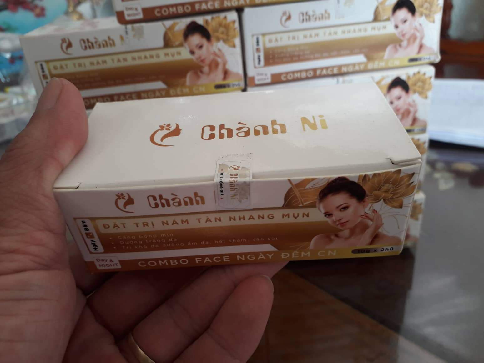 KEM CẶP CHÀNH NI NGÀY VÀ ĐÊM