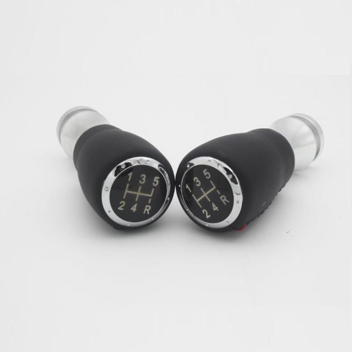 Tay nắm cần số ô tô, xe hơi bọc da thật 100% loại cán dài dùng cho số sàn MOMO7 (Màu đen chỉ đỏ)