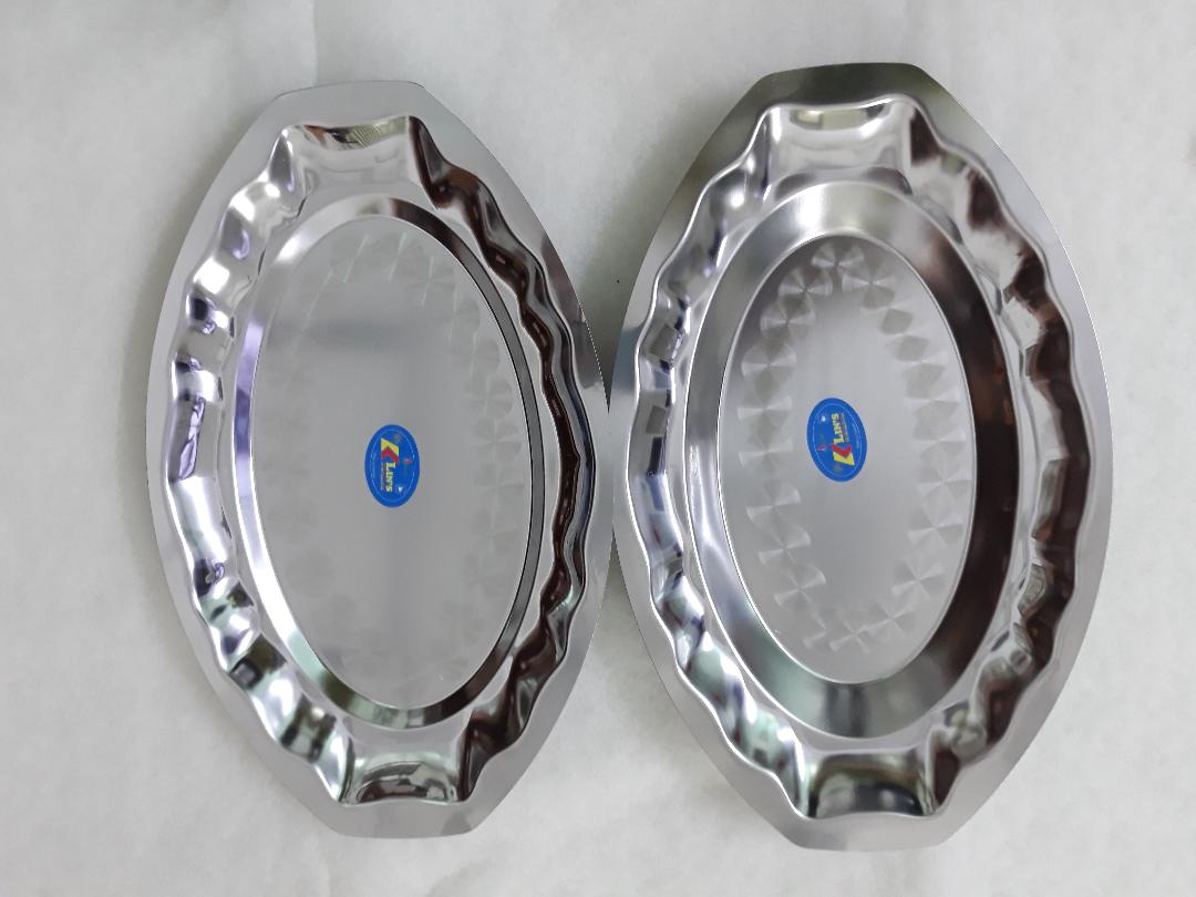 2 dĩa sâu lòng inox 23cm và 40cm.