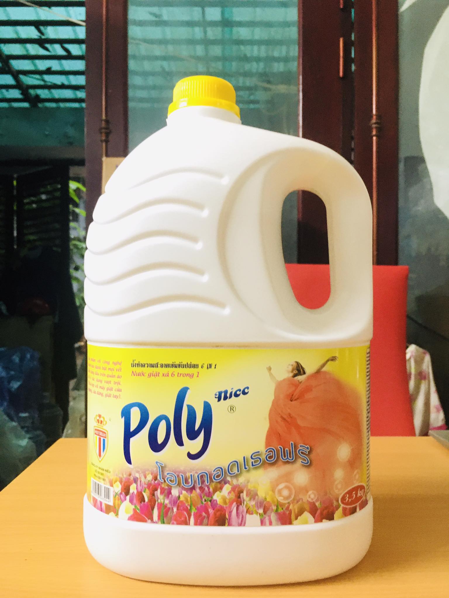 Nước giặt xả Poly Nice