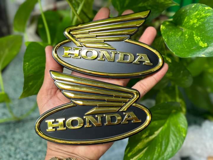 Tem honda kiểu hột gà gắn bình xăng xe 67, hàng đặc biệt. dành cho các dòng xe 67 - 68 - cd - cl