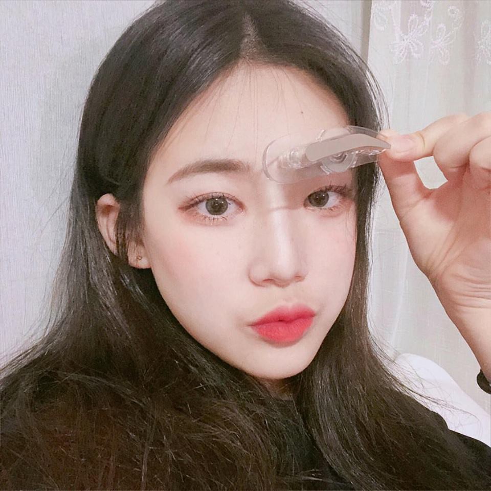 Khuôn tạo dán chân mày Innisfree Easy Stamping Brow