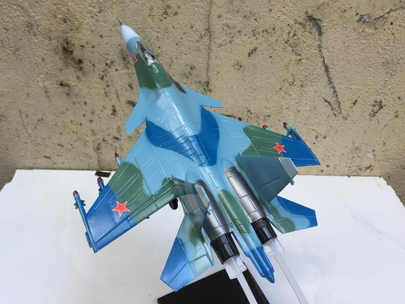 Mô hình Máy báy SU-37. 1:72-ABS