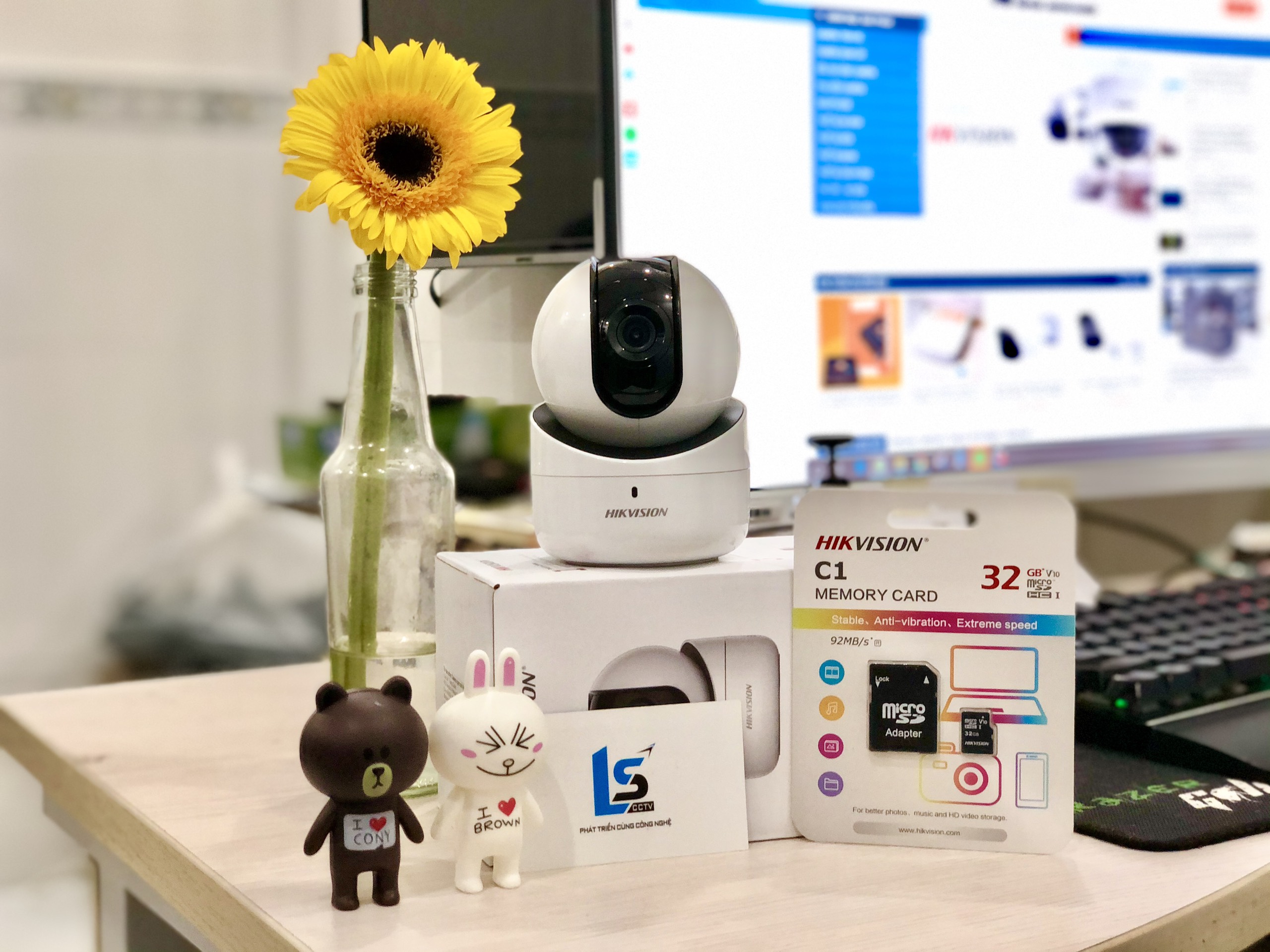 [HCM]Camera IP Robot 2MP HIKVISION DS-2CV2Q21FD-IW