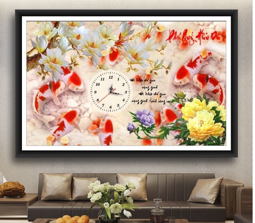 Tranh Gắn Đá Đồng Hồ Cửu ngư VS221 kích thước 75cm x 50cm. + Vải nền ( in sẵn ký hiệu, chống ẩm mốc và có phủ keo trong suốt). + Hạt đá được đóng gói