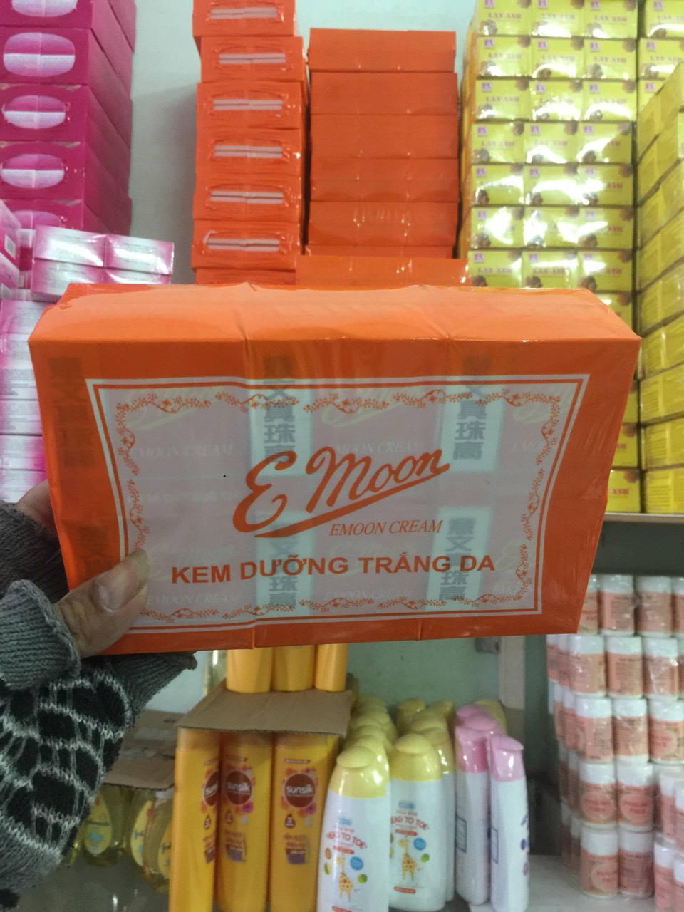 1 lốc 12 hộp kem EMON , mụn ,nám, trắng da