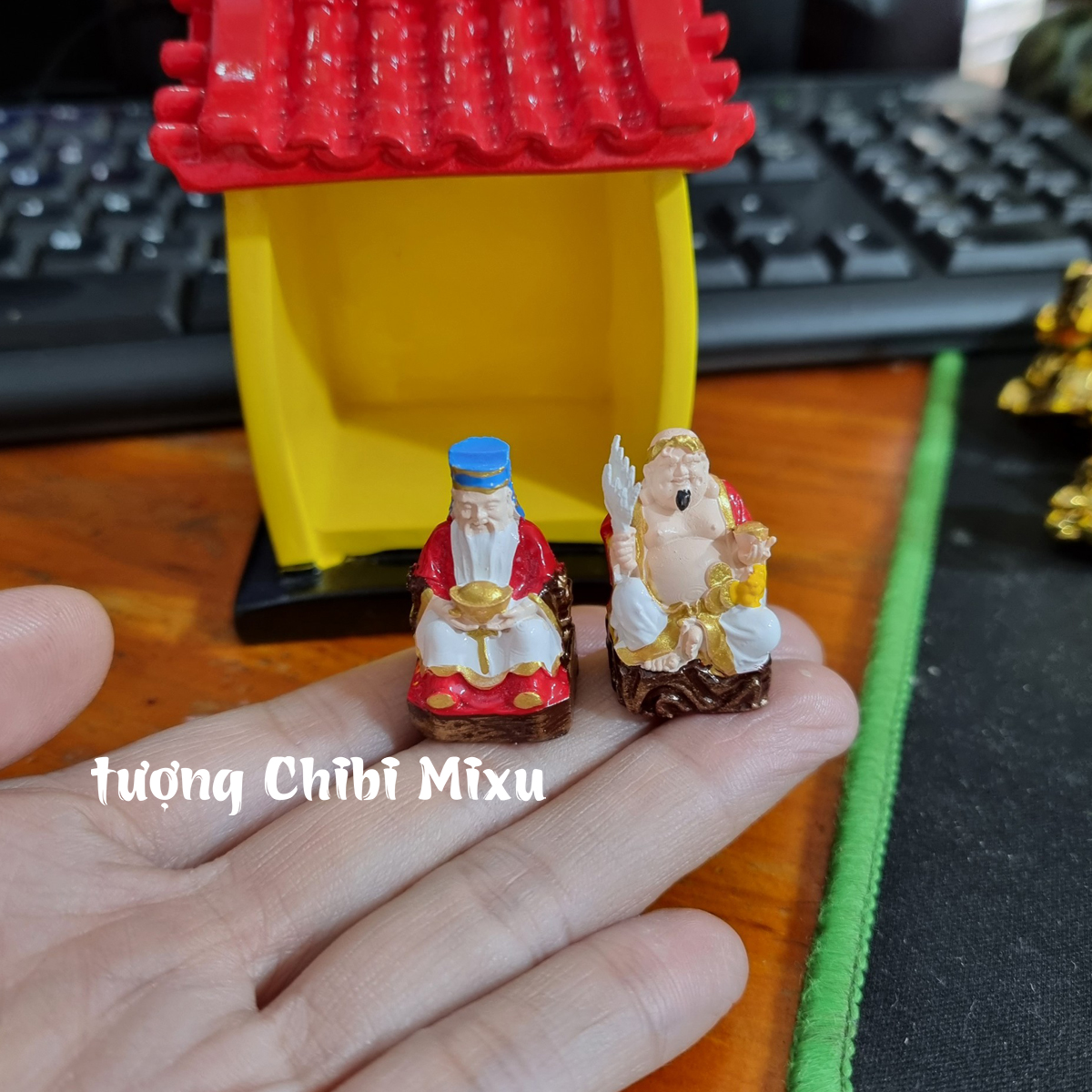 Bộ Tượng Thần Tài và Thổ Địa phong thủy Việt Nam với Miếu Thần Tài đỏ