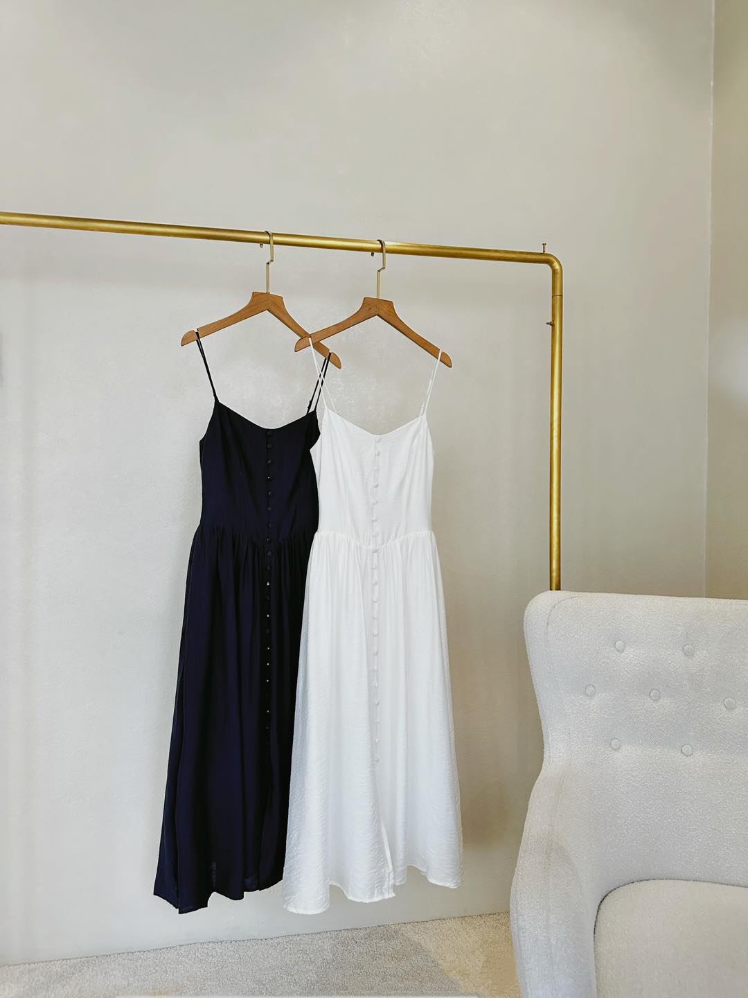 Đầm maxi 2 dây nút bọc dáng xòe
