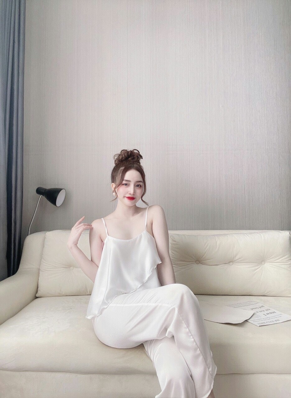 Đồ ngủ 2 dây tà chéo lụa satin sang chảnh mặc nhà