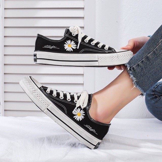 giày nữ snaker thêu họa tiết (đen) dễ phối đồ đế cao su