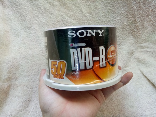 Bảng giá Hộp đĩa DVD trắng Sony 1 hộp nguyên seal 50 đĩa, cam kết sản phẩm đúng mô tả, chất lượng đảm bảo Phong Vũ