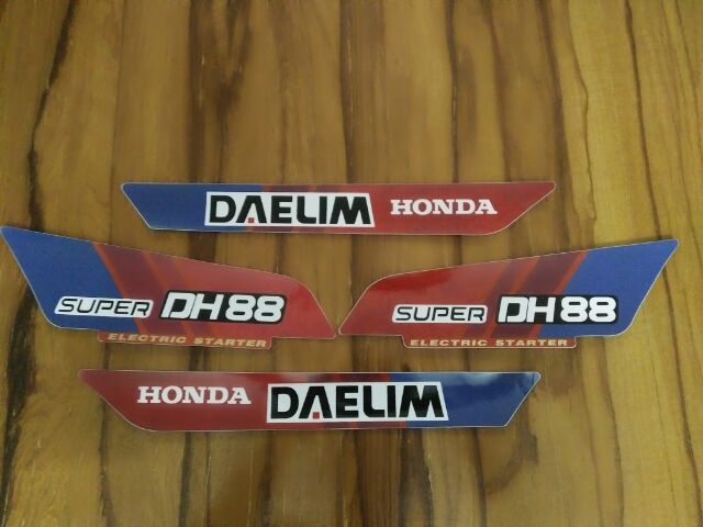 Bộ tem honda DH 88 hàng nhập Thái Lan 3 lớp chất lượng cao dành riêng cho dòng xe này , tem in lụa màu sắc cực đẹp và bền , giá bán cực tốt bán lẻ như bán sỉ