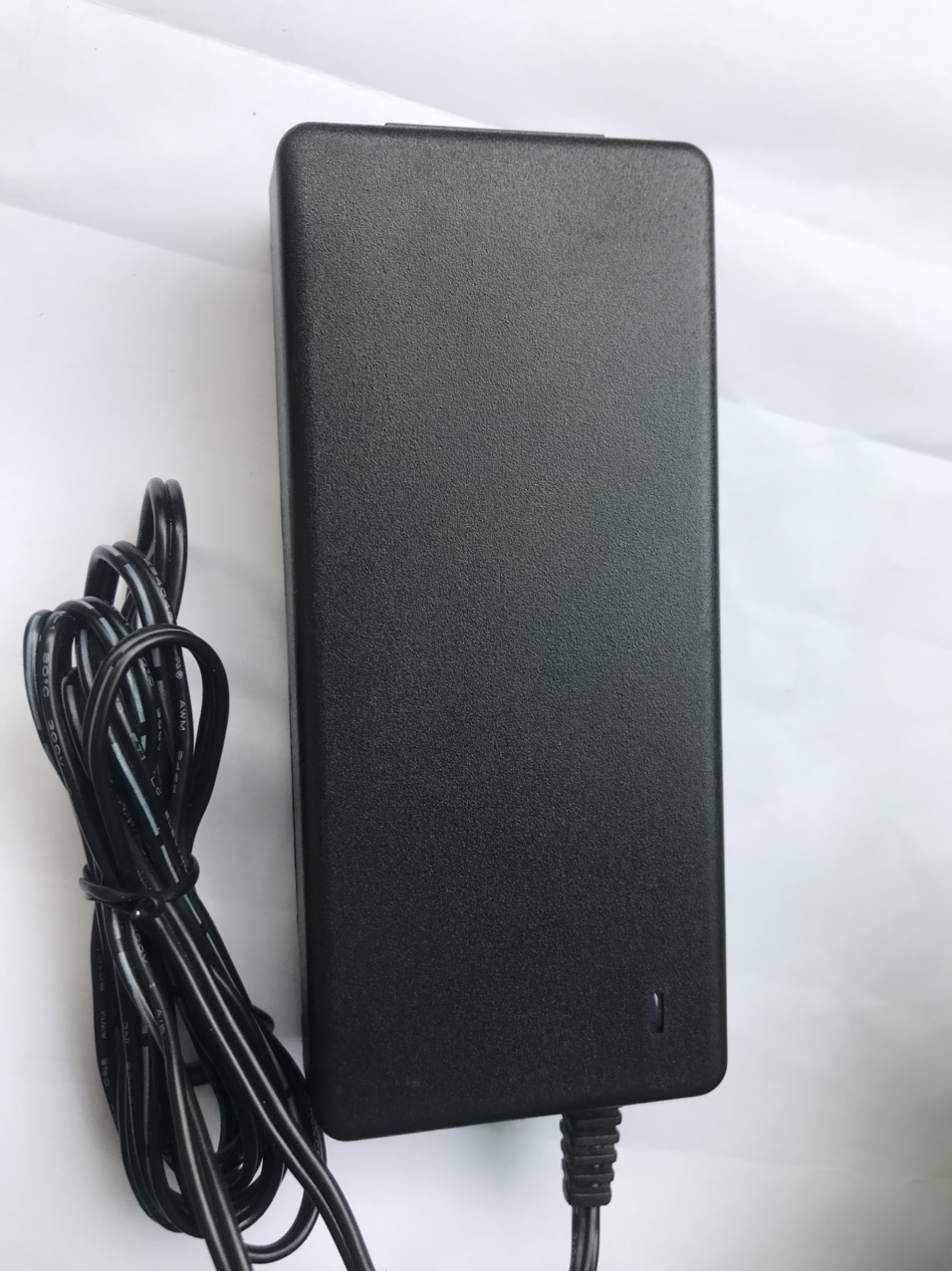 Adapter nguồn 12V 5A xịn giá rẻ.