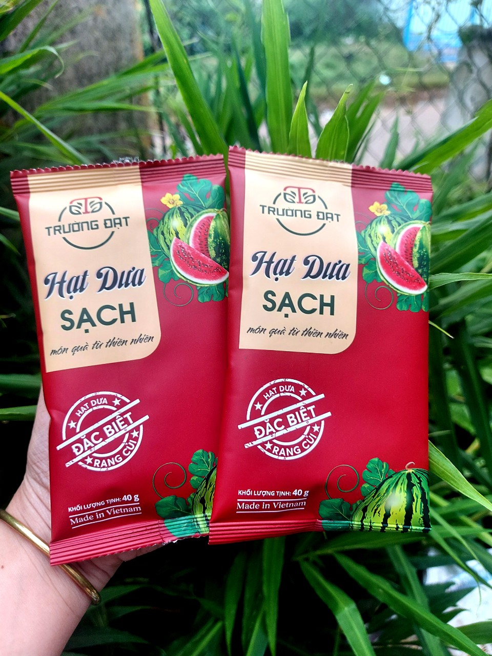 Combo 20 gói hạt dưa rang củi trường đạt - gói 40g -hạt dưa sạch,thơm, ngon, béo, giòn, tốt cho sức khỏe.