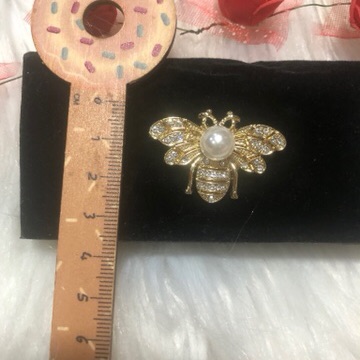 Ốp lưng Cài áo con ong