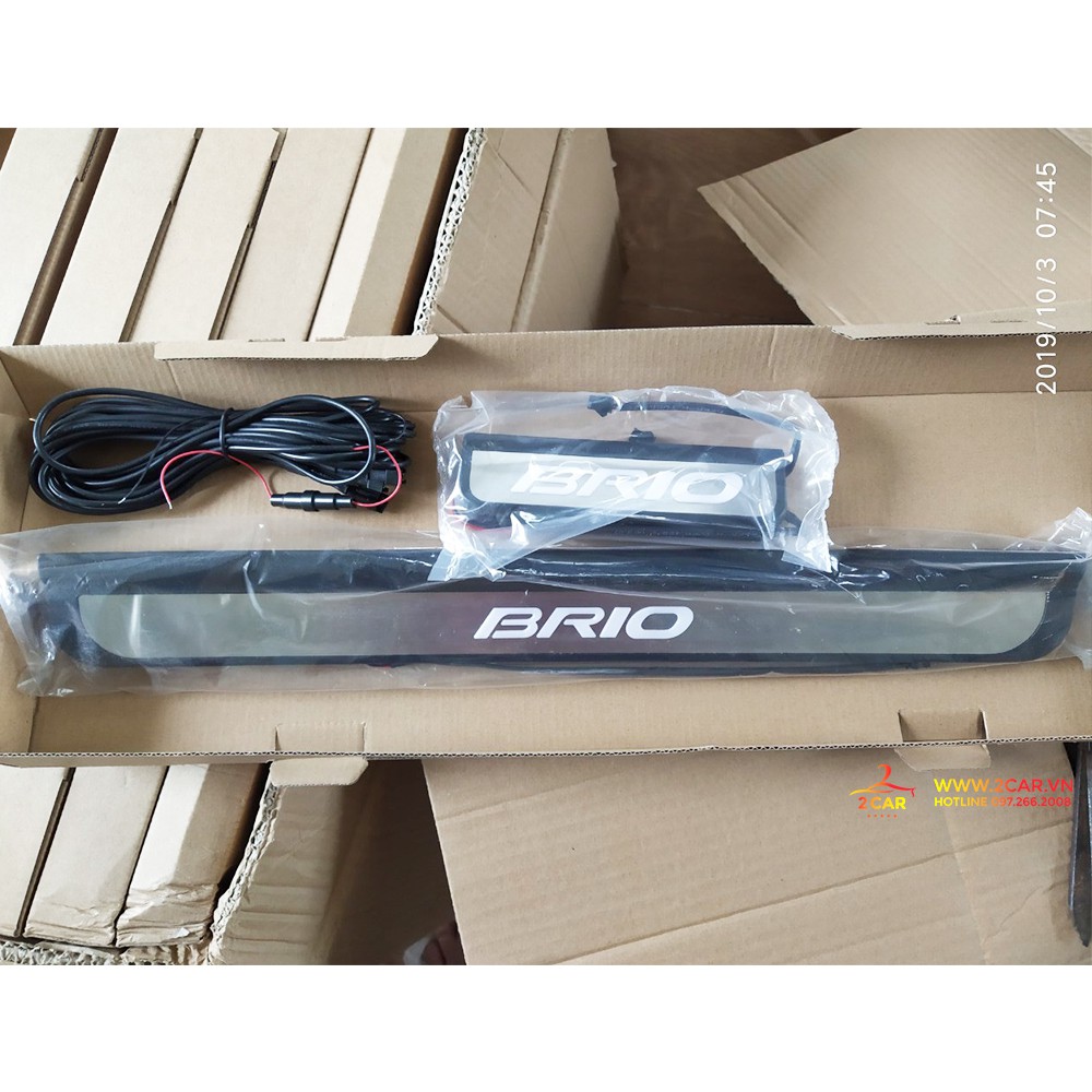 Ốp Bậc Chân Ngoài Xe HONDA BRIO 2018- 2019 2020 2021 2022 2023, chất liệu NHỰA CÓ ĐÈN LED
