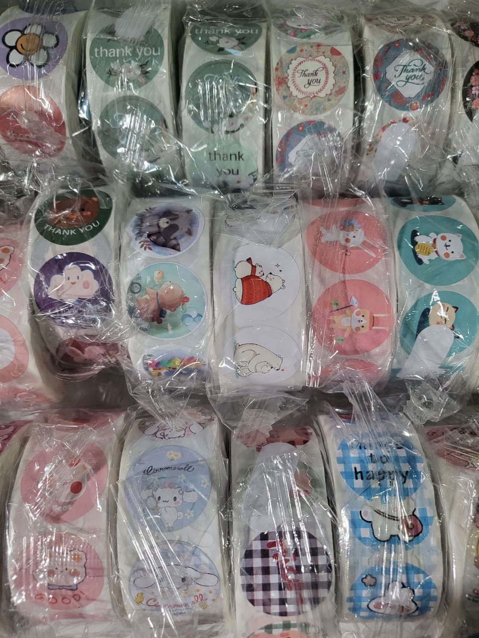 Cuộn sticker 500 tem hình (giao ngẫu nhiên)
