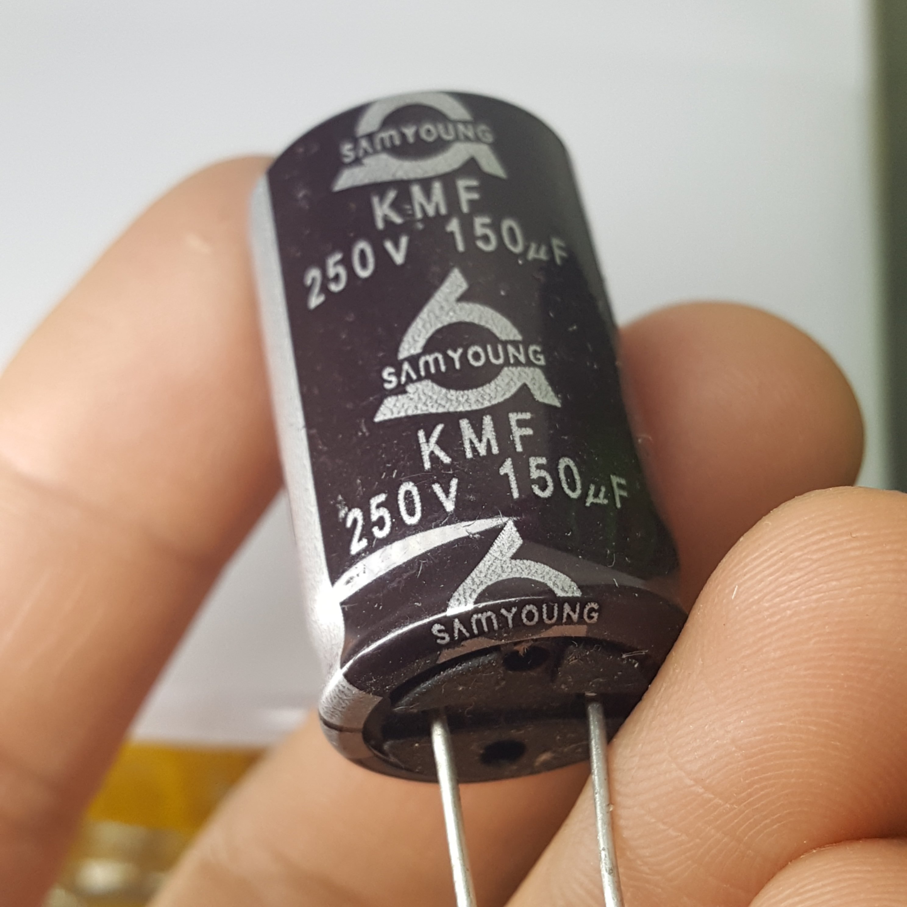 Tụ 150uF 250V SAMYOUNG (18*32mm) - 2K7
