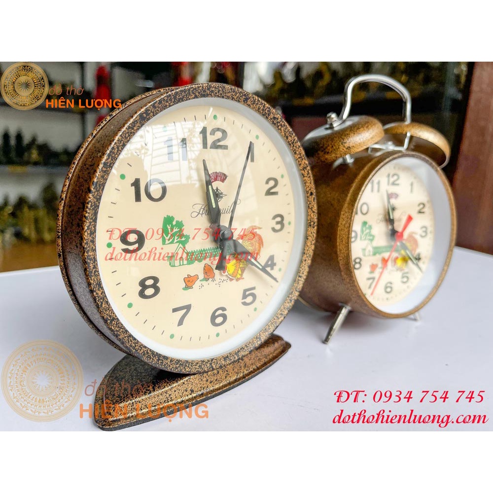 Đồng hồ báo thức in hình con gà mổ thóc, chạy bằng cơ lên dây cót