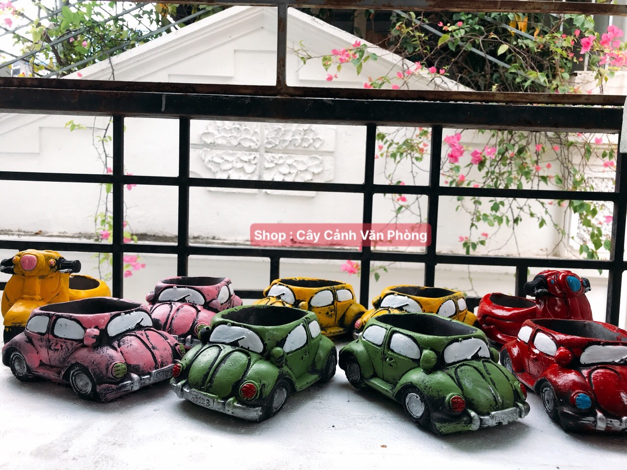 chậu trồng cây hình ô tô cổ [ tặng kèm đất trồng cây ]