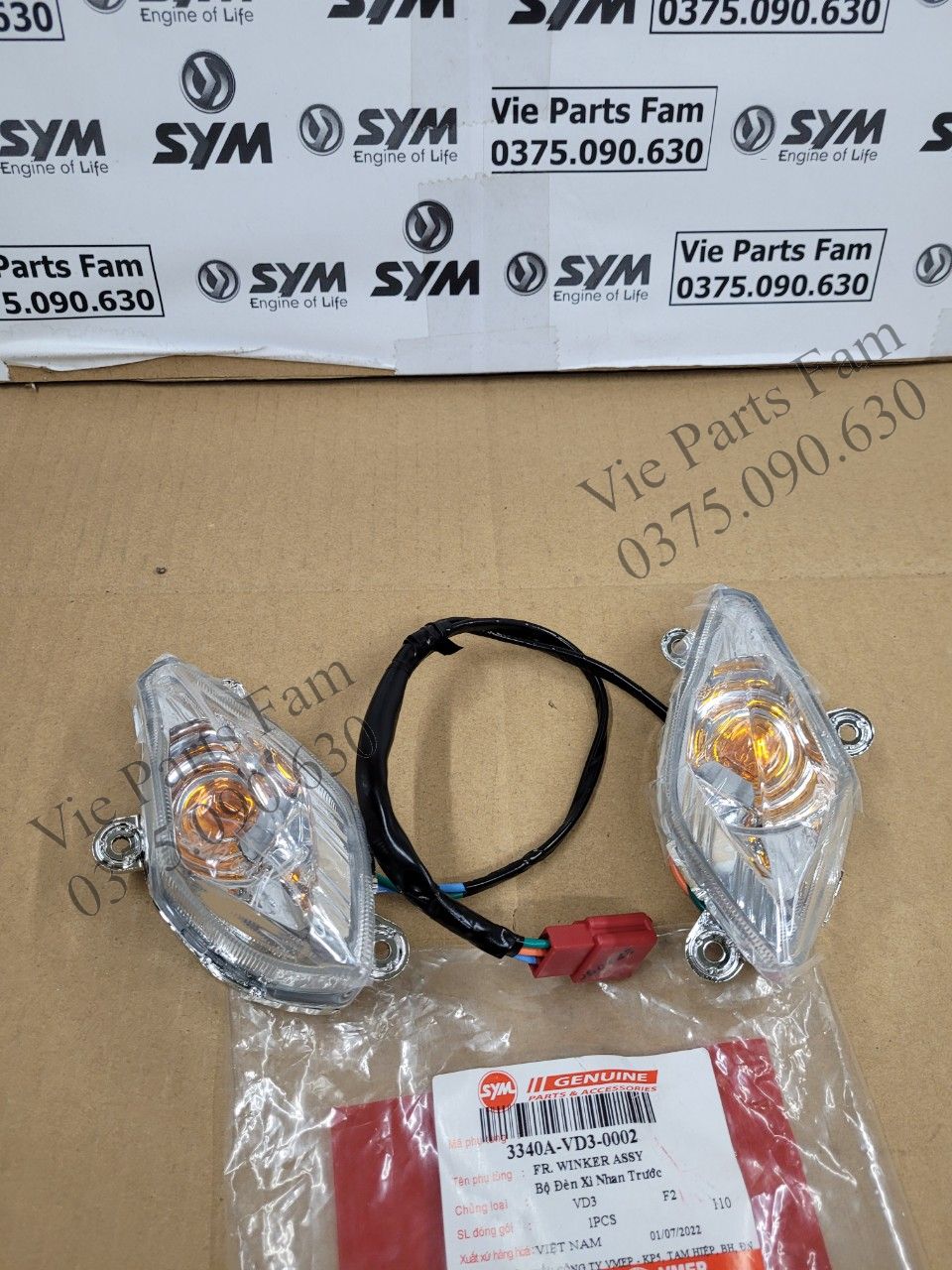 Cặp xi nhan trước elegant , hàng din sym mới 100%