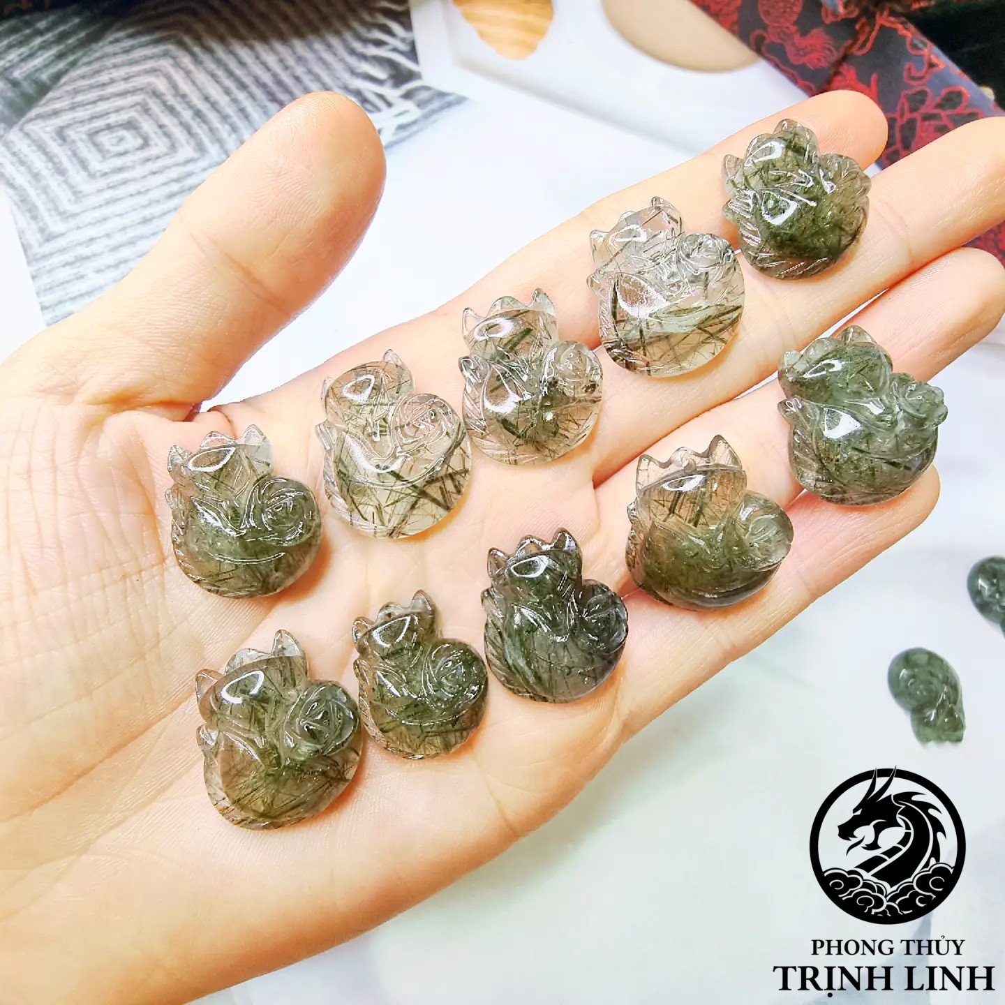 VÒNG CỔ CỬU VỸ HỒ LY THẠCH ANH TÓC XANH LÁ