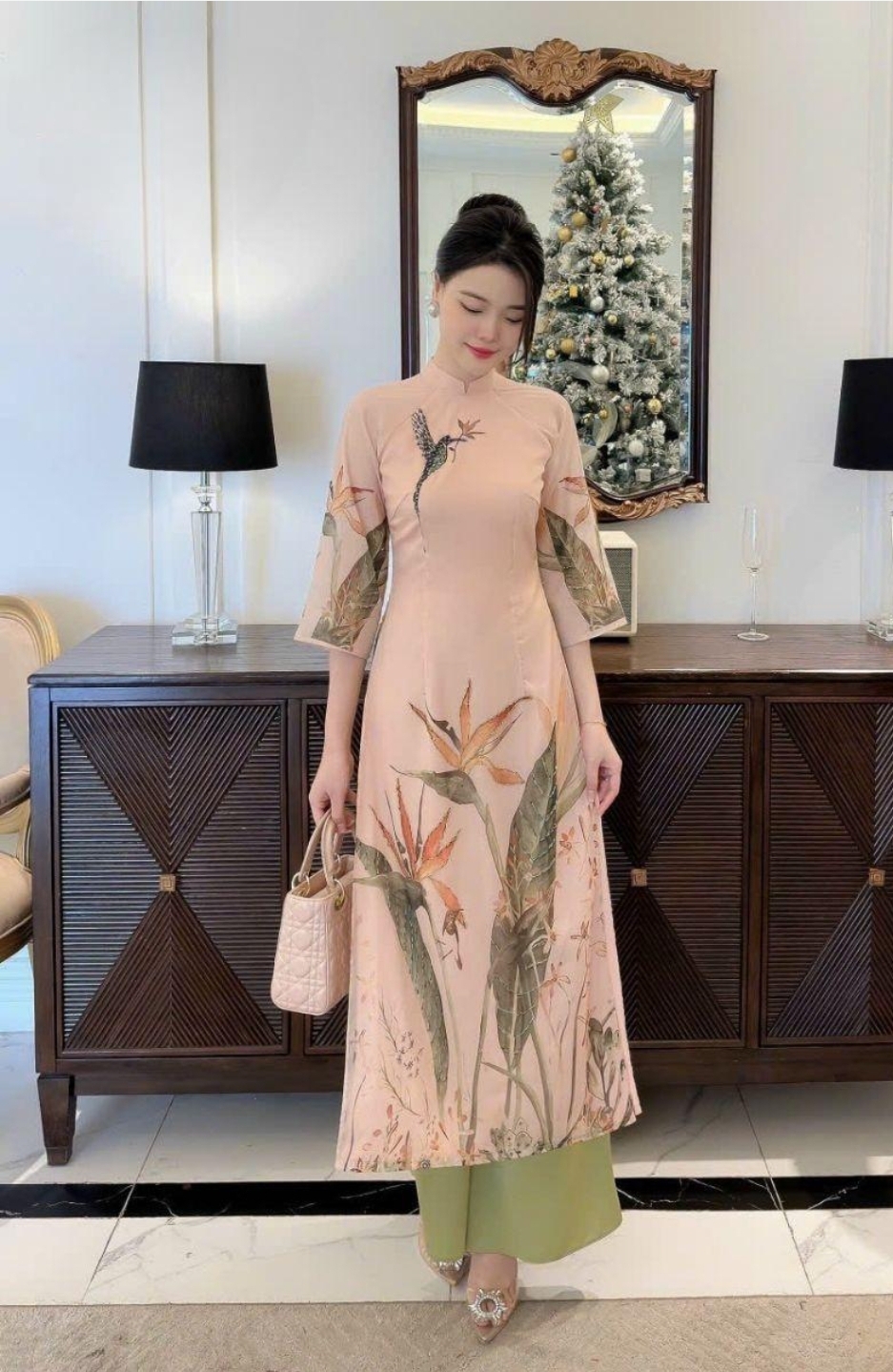 Áo dài cách tân nữ chất lụa đính kết hoa nổi - Áo Dài Lan Khuê