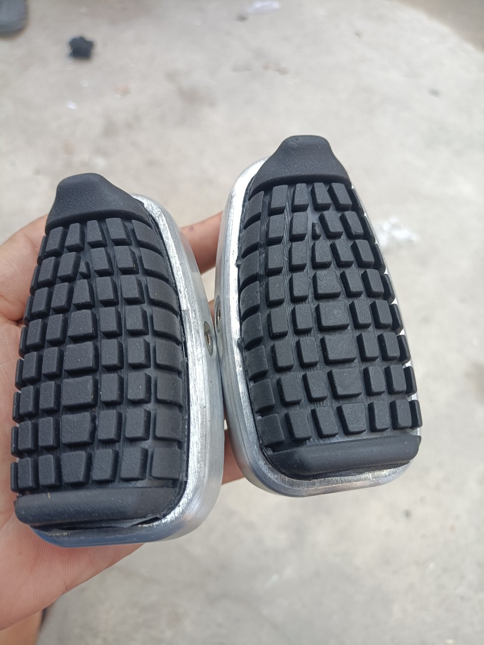 Gác chân trước kiểu cub gắn các dòng xe số