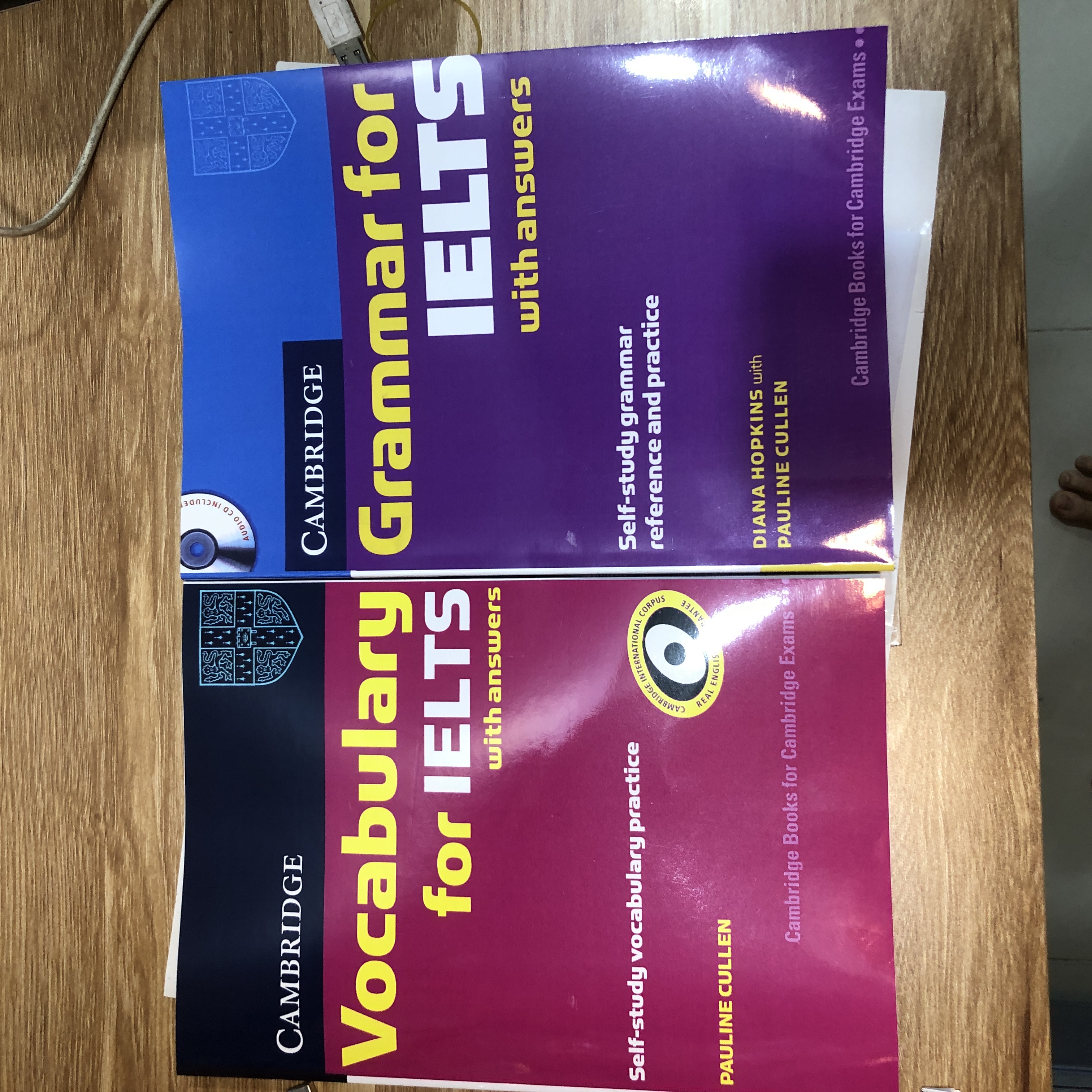 Sách Cambridge Grammar For IELTS ,file nghe được gửi qua mail