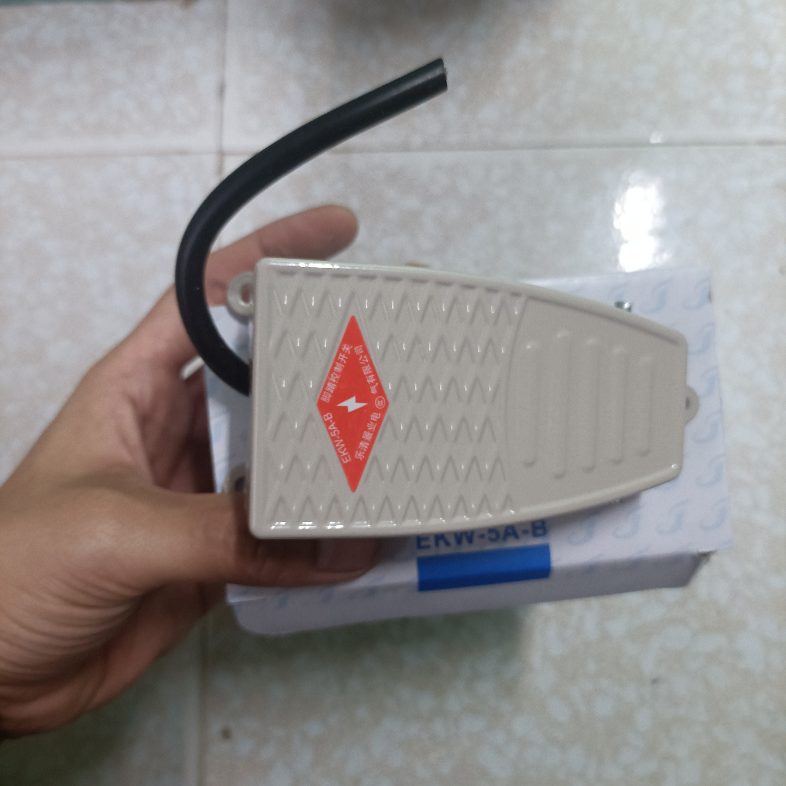 Công tắc bàn đạp máy hàn cell pin