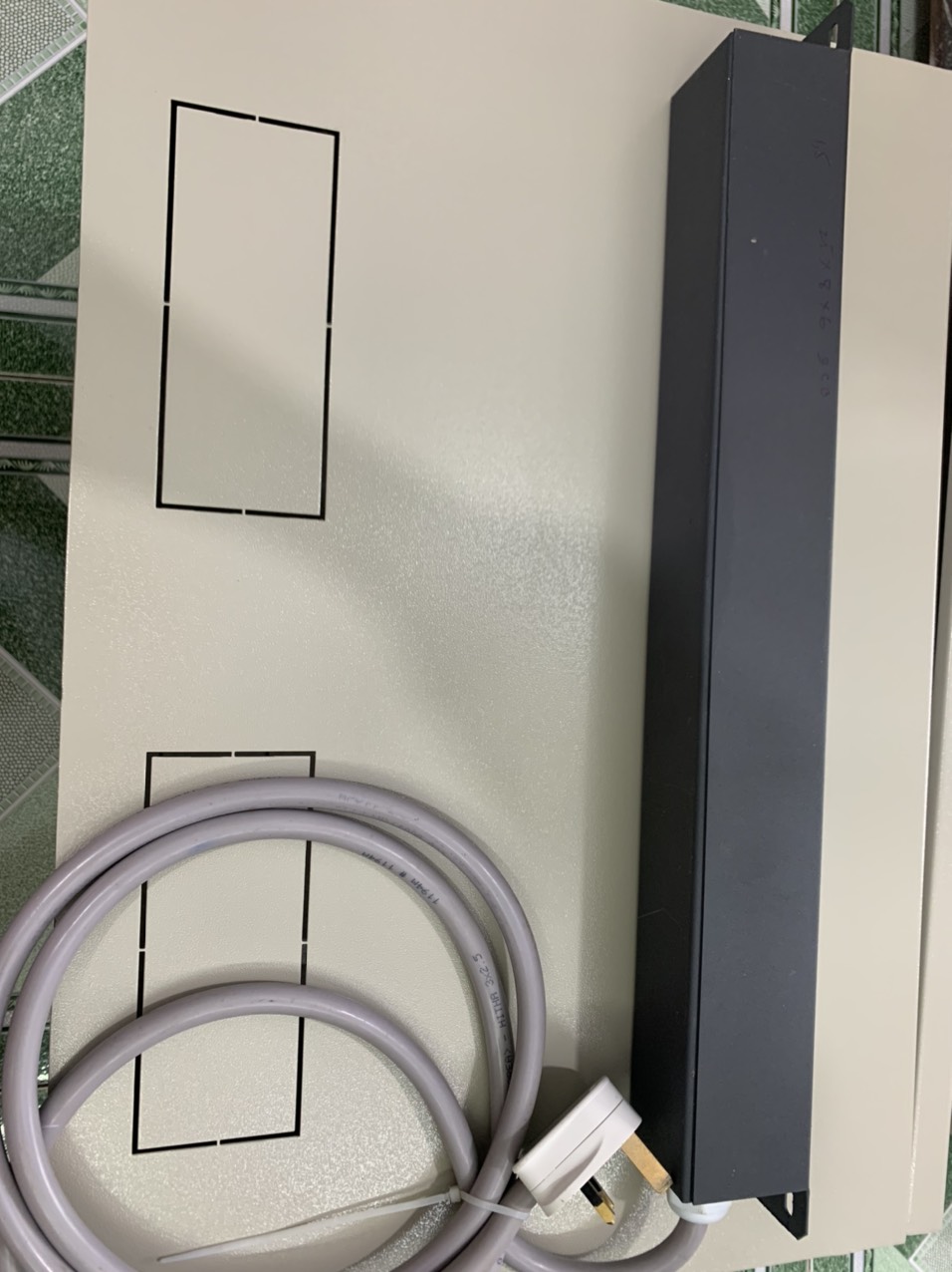 Ổ CẮM ĐIỆN ĐA NĂNG 6 CỔNG CHUẨN 19''