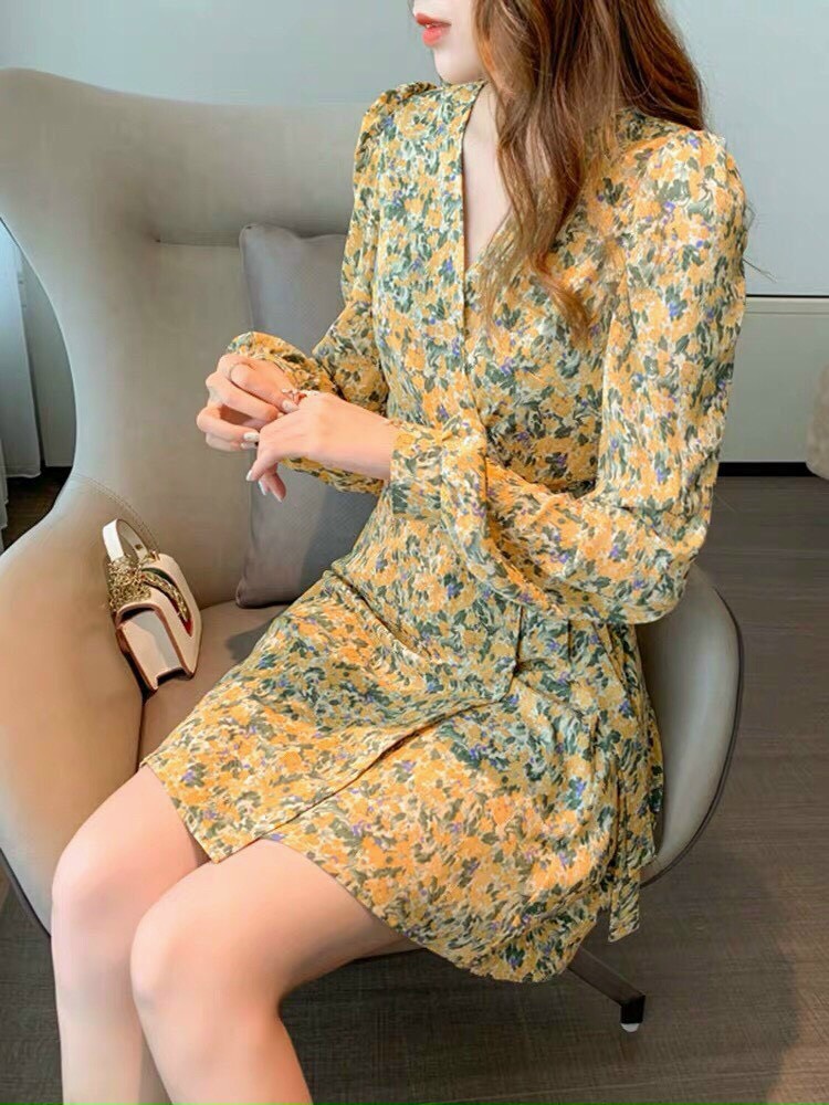 ĐẦM LỤA HOA NHÍ CỔ V VẠT CHÉO CỘT DÂY 1 BÊN, TAY BO ĐI TIỆC, DẠO PHỐ ĐỀU PHÙ HỢP