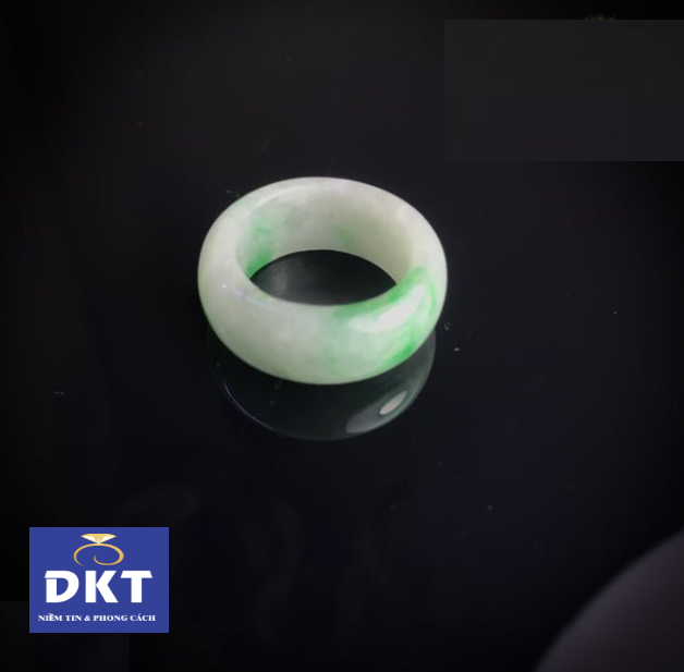 [HCM]{ MẪU MỚI } NHẪN TRƠN CẨM THẠCH TRẮNG VÂN XANH -ĐỦ SIDE-HÌNH THỰC TẾ