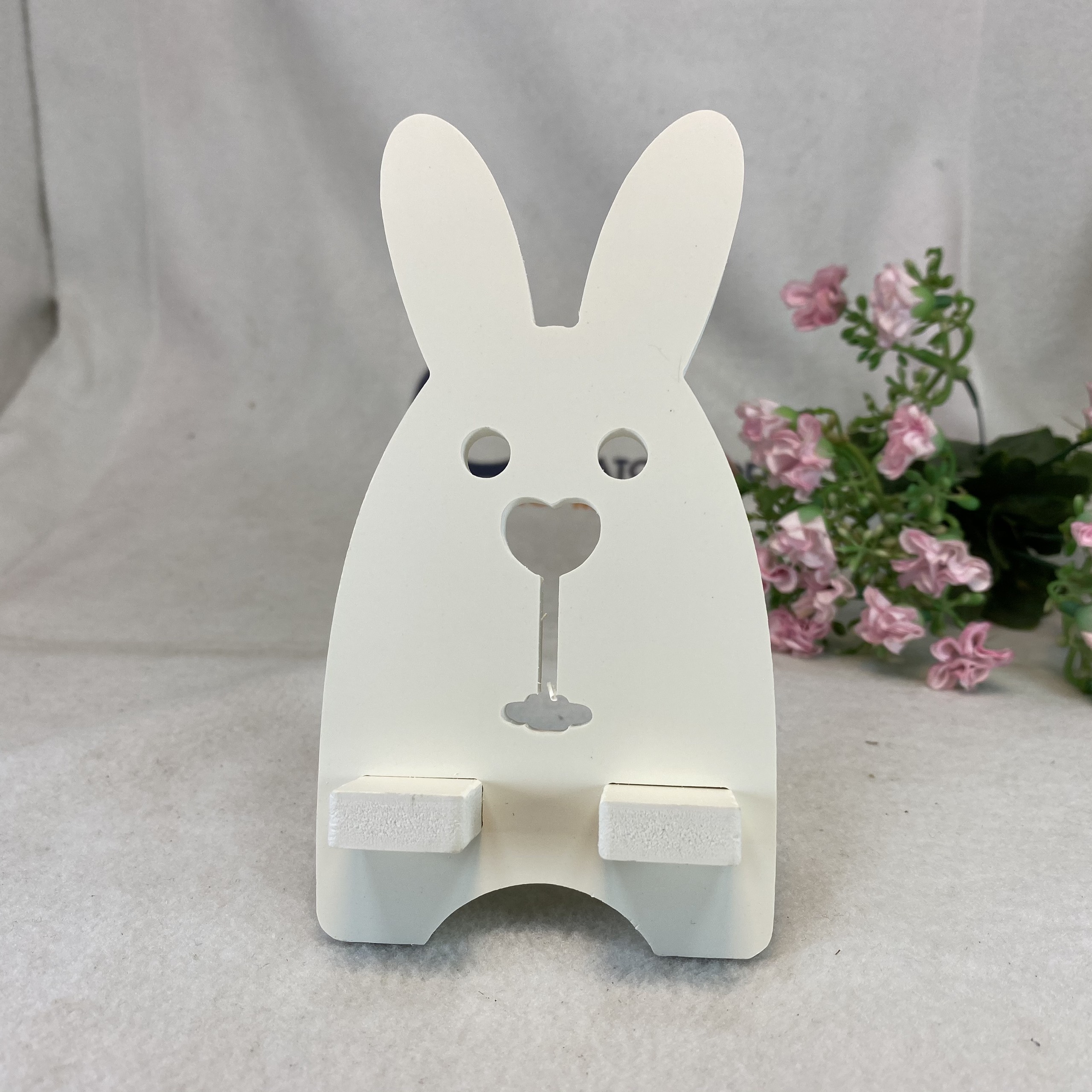Giá đỡ, kệ để điện thoại bằng gỗ CNC hình thỏ đáng yêu