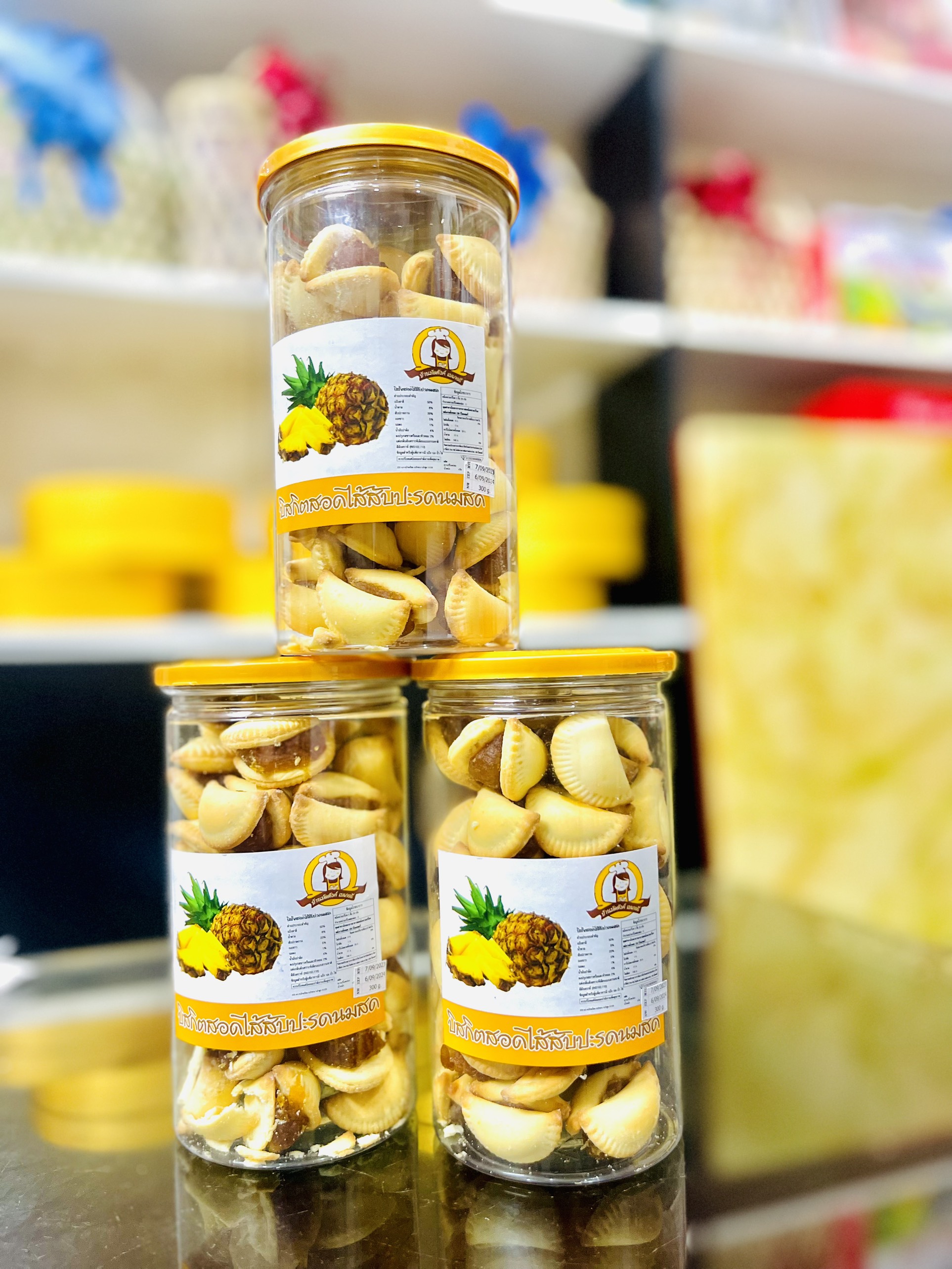 Bánh sò kẹp thơm thái lan chua ngọt
