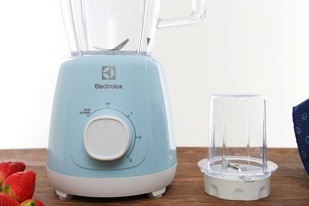Máy xay sinh tố Electrolux EBR3416 400W xay đá, 2 cối (HÀNG TRƯNG BÀY, BH 12 THÁNG)
