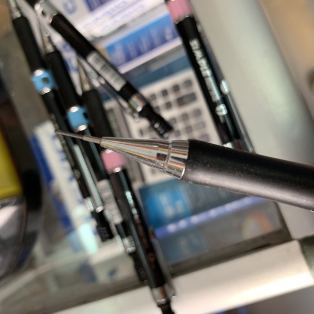 01 chiếc Bút Chì Kim ngòi 0.7mm ZD105