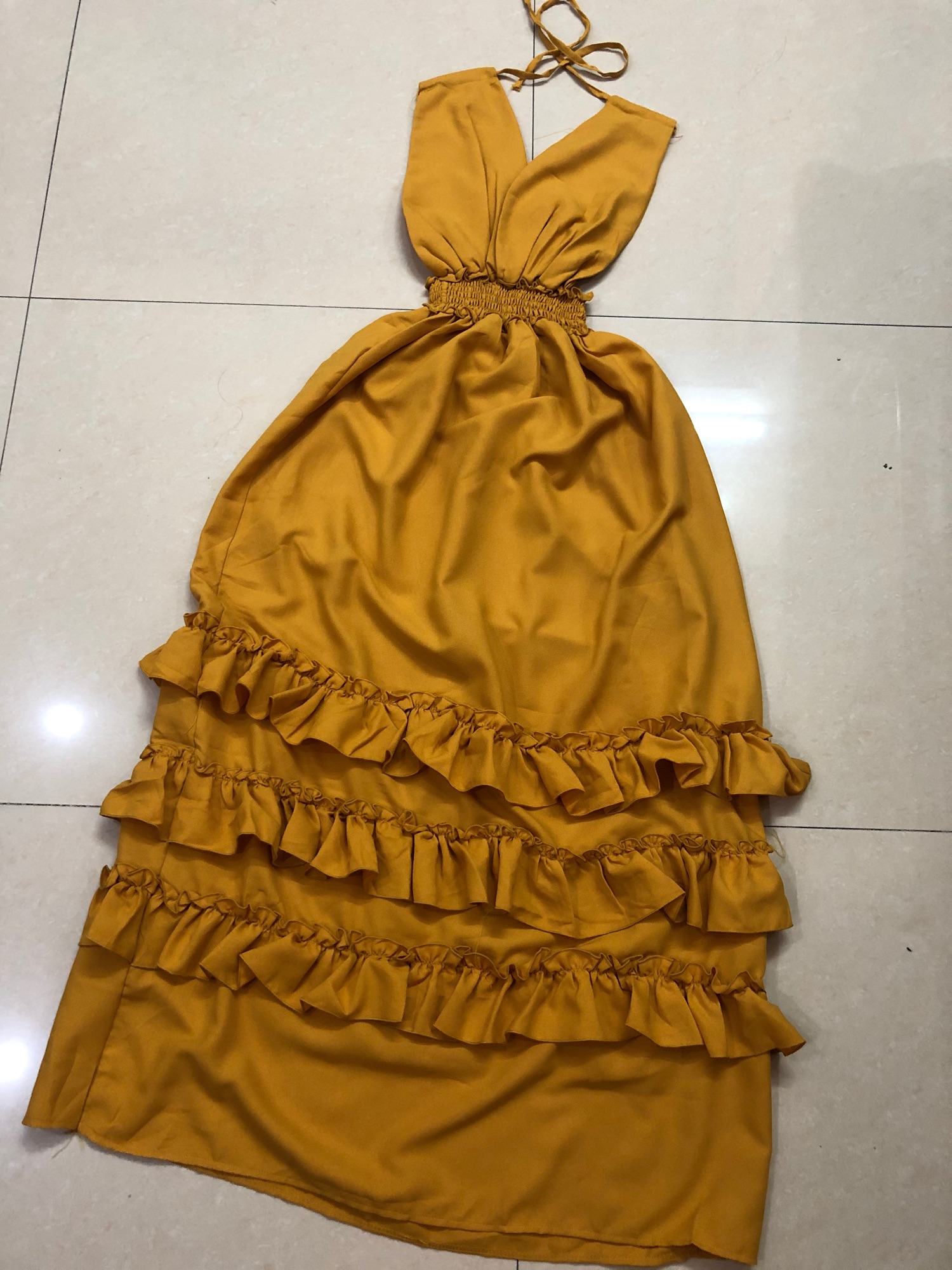 Đầm maxi yếm hở lưng bèo chân