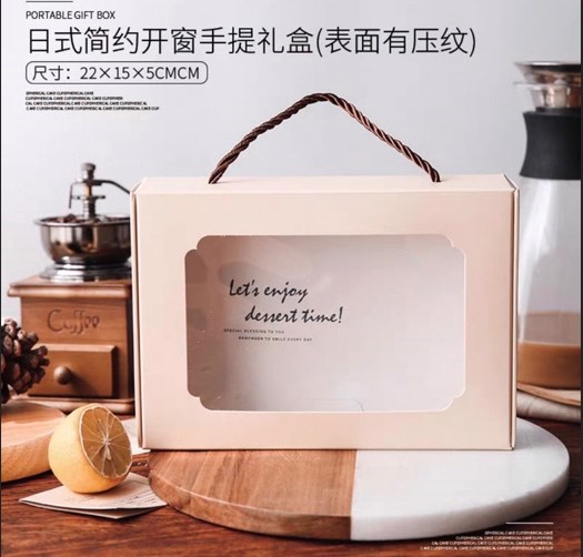 Hộp giấy đựng bánh kẹo (Có tag giấy và dây cói trang trí)
