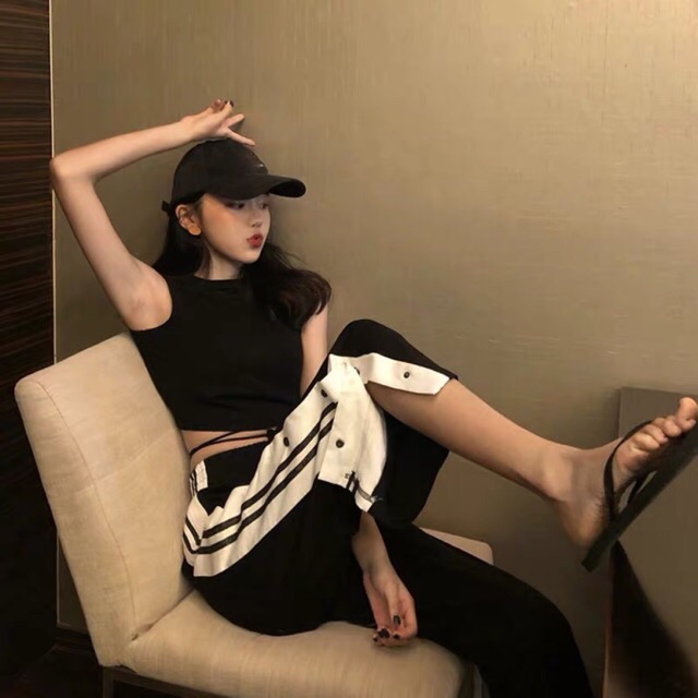 Quần kiểu nữ ống rộng xẻ bên phối cúc cá tính