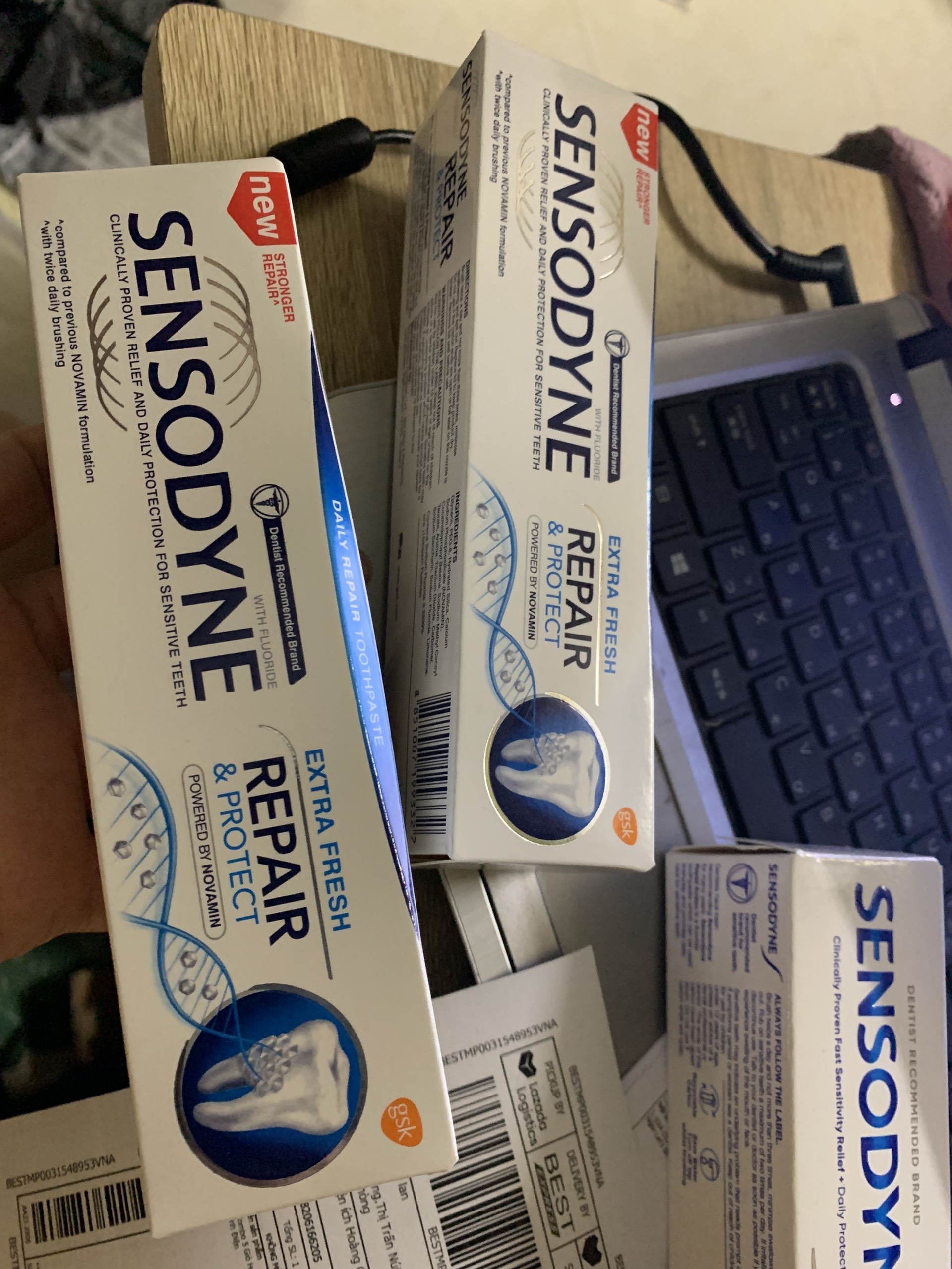 Kem đánh răng Sensodyne Rapid Action