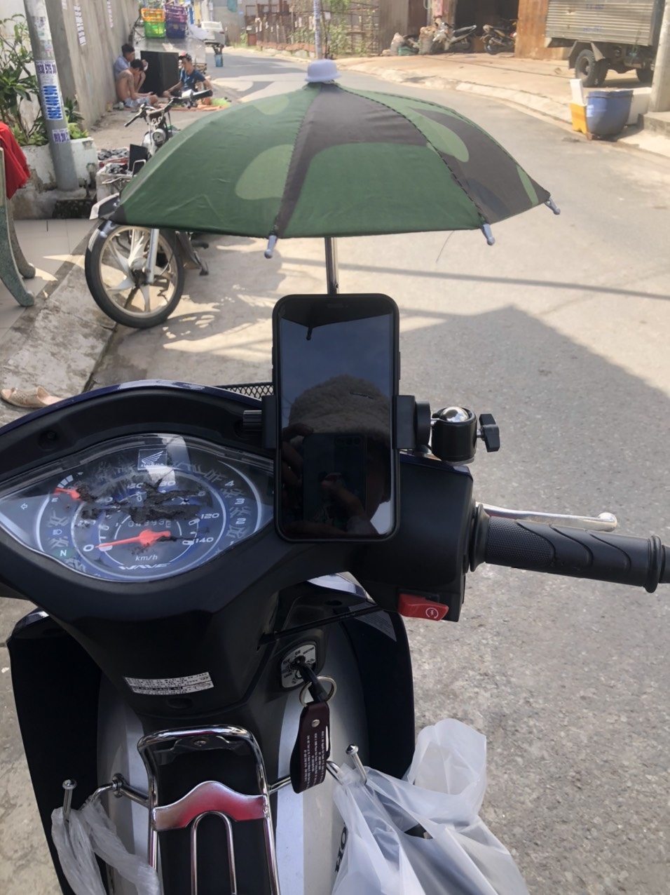 Combo Giá Đỡ Điện Thoại Xe Máy + Dù Mini