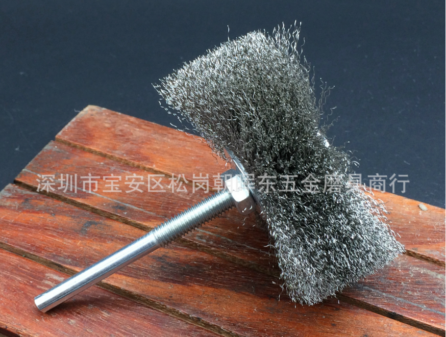Chổi sắt đánh gỉ D85mm cán 6mm (chổi tẩy gỉ bề mặt kim loại, gỗ..)