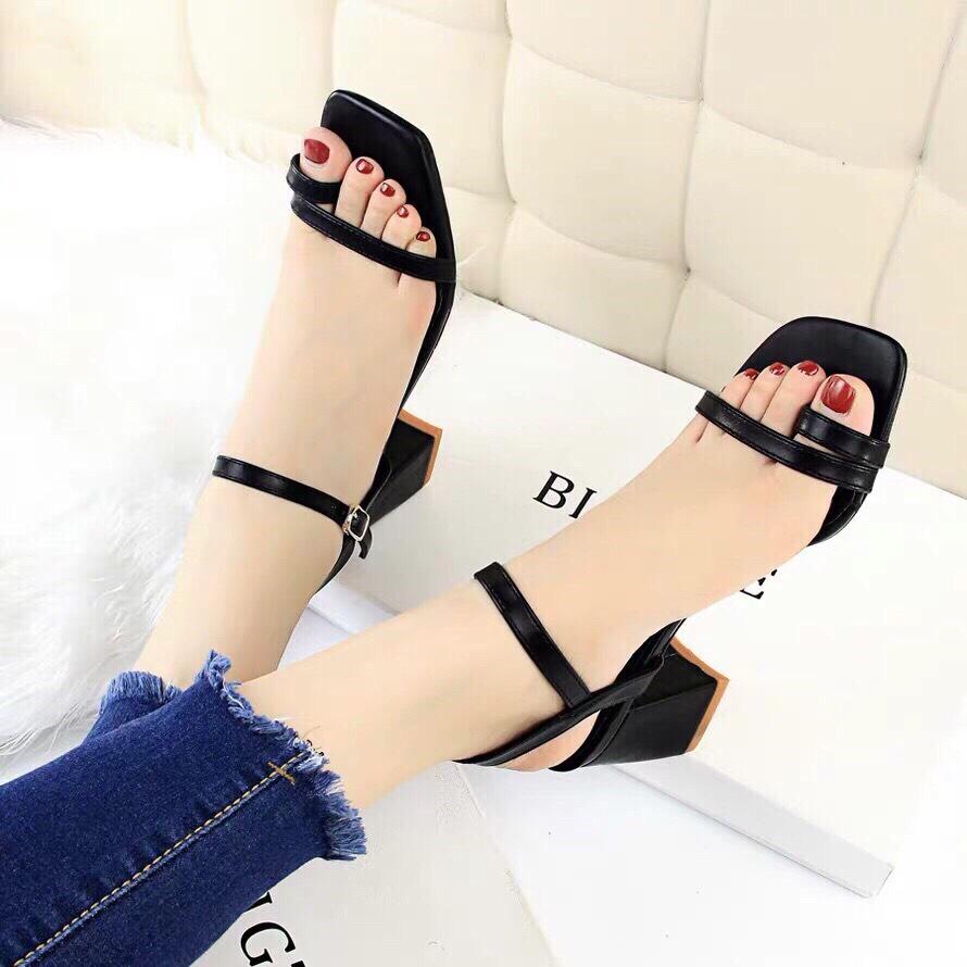 [HCM]Giày sandal xỏ ngón đế vuông