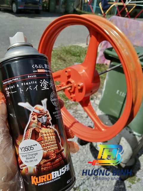 Sơn xịt Samurai màu Cam Rực - Y3505 (400ml) (có khả năng kháng xăng A92, A95)