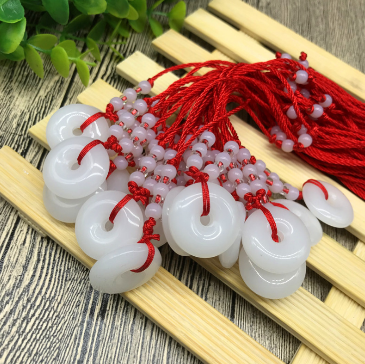 Vòng cổ ngọc bội may mắn - màu trắng