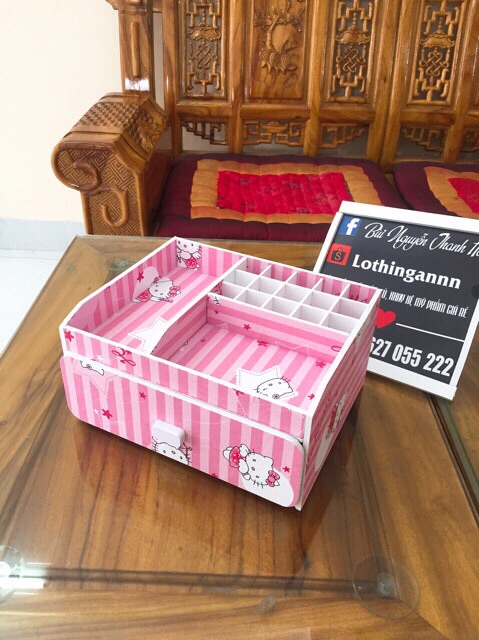 Kệ mỹ phẩm 25cm hellokitty sọc