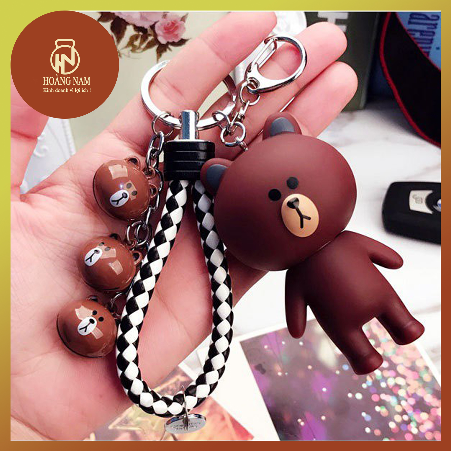 Móc Khóa Nhân Vật Gấu Brown Đứng Hoặc Ngồi Thêm 3 Chuông nhỏ cùng phụ kiện trang trí tăng vẻ đẹp cho balo , túi xách hay chùm chìa khóa của bạn