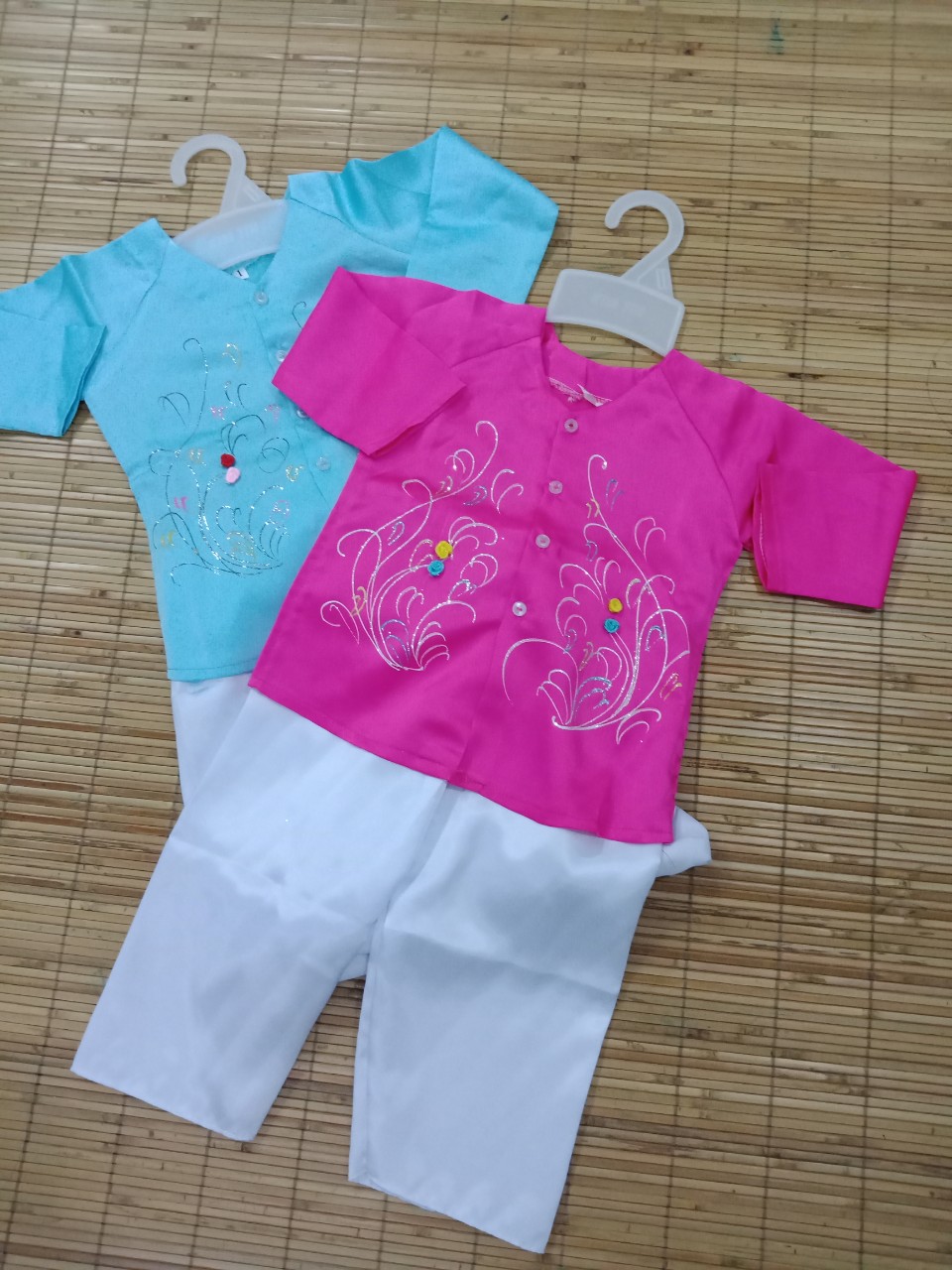 Bộ bà ba vẻ nhiều màu cho bé