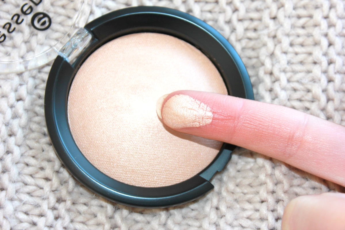 PHẤN BẮT SÁNG HIGHLIGHT ESSENCE PURE NUDE  - 10320